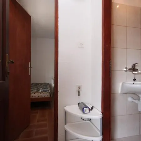 Apartment Seaside Secluded Apartments Cove Rapak, Hvar - 8767 Gdinj