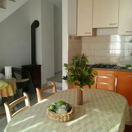 Apartment Seaside Secluded Apartments Cove Rapak, Hvar - 8767 *